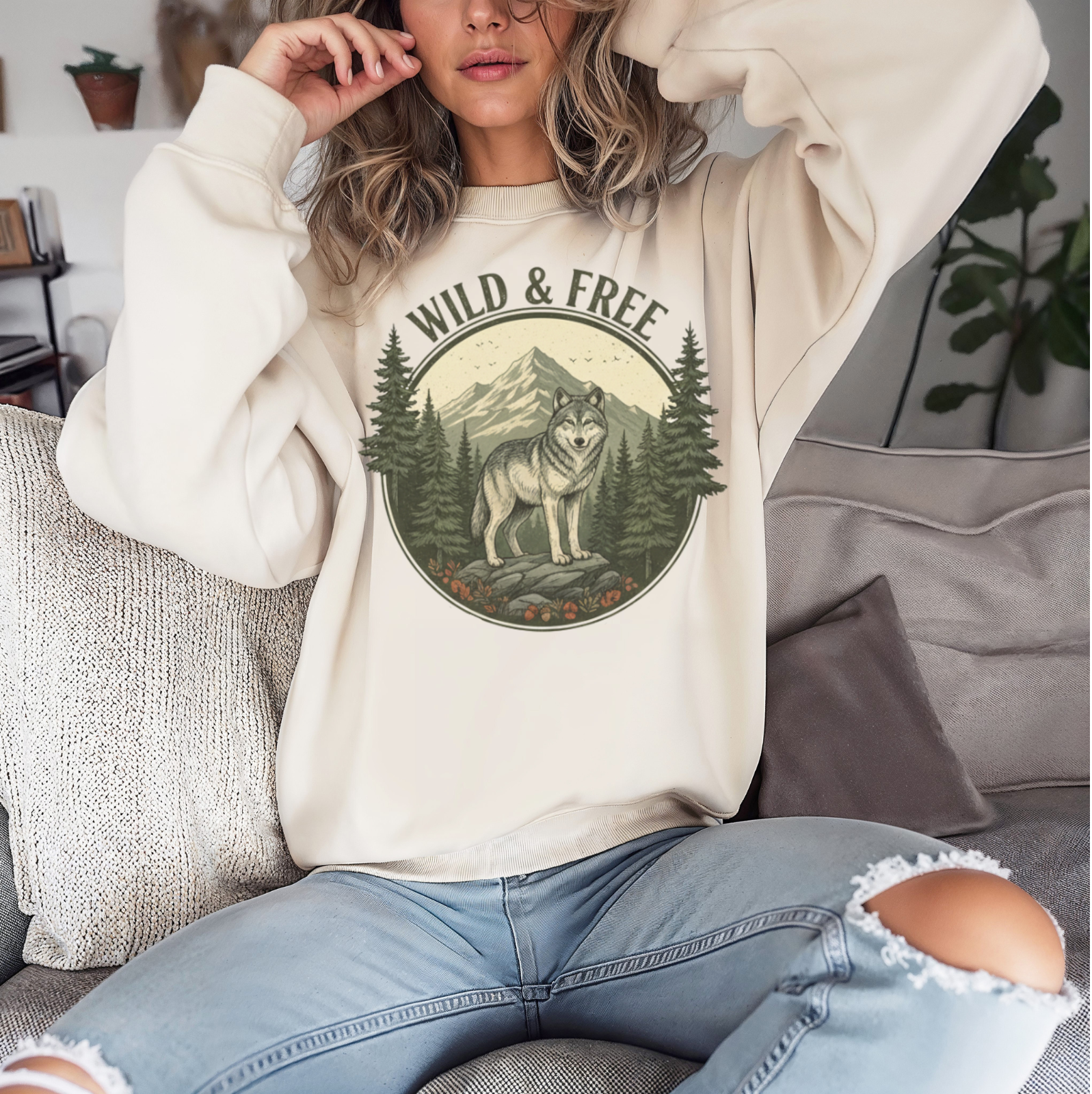 Retro Wild & Free Wolf Crewneck Sweatshirt - 6 Colors