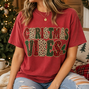 Leopard Christmas Vibes Tee - 5 Colors