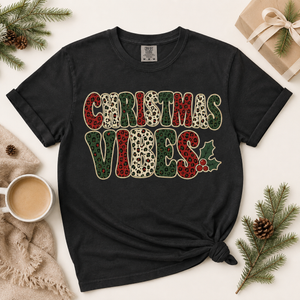 Leopard Christmas Vibes Tee - 5 Colors