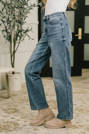 Judy Blue Carlie High Waist Straight Jean in Everyday Indigo