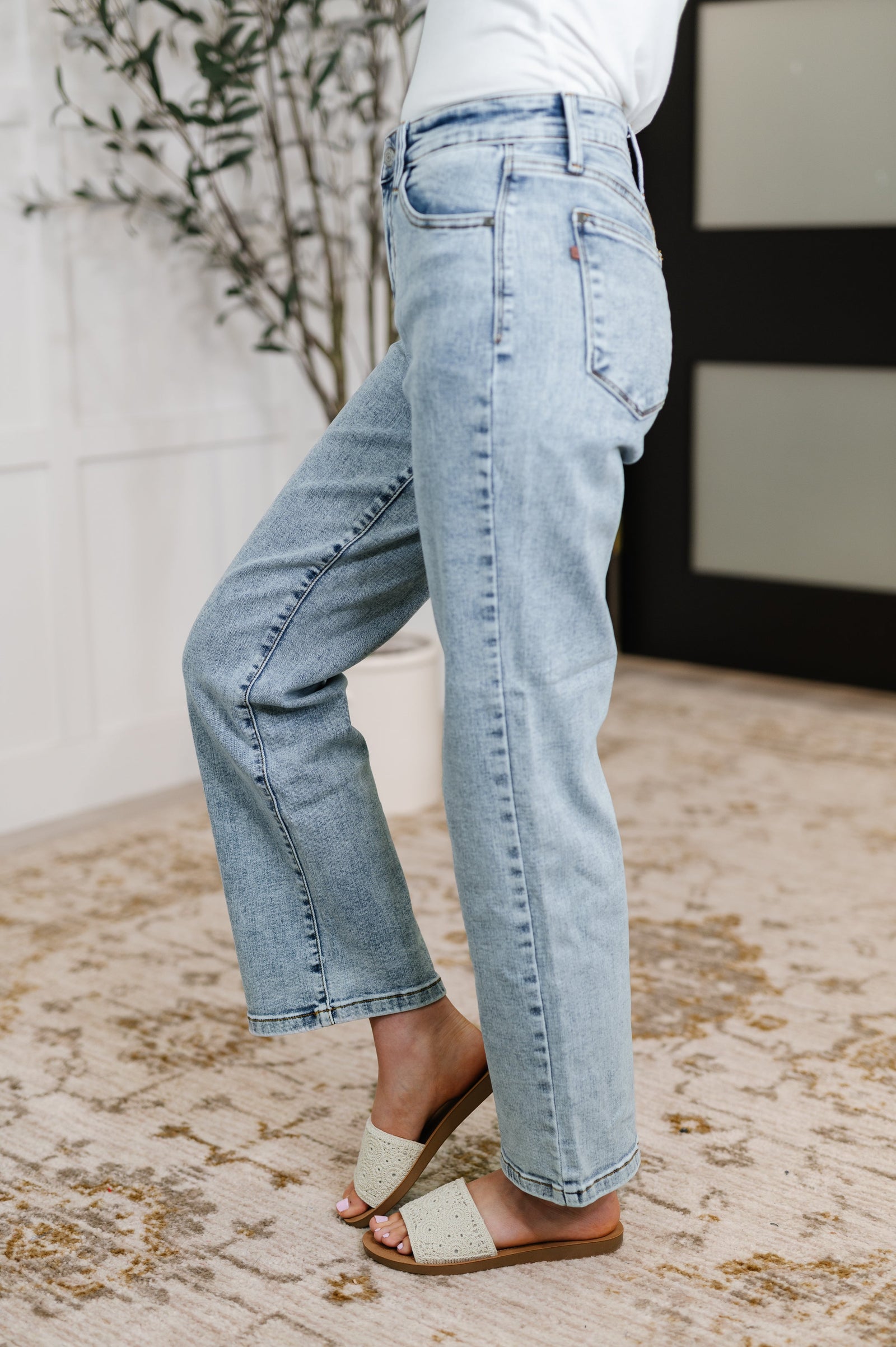 Judy Blue Debbie High Rise Stone Wash Straight Fit Jeans (0-24) - STB Boutique
