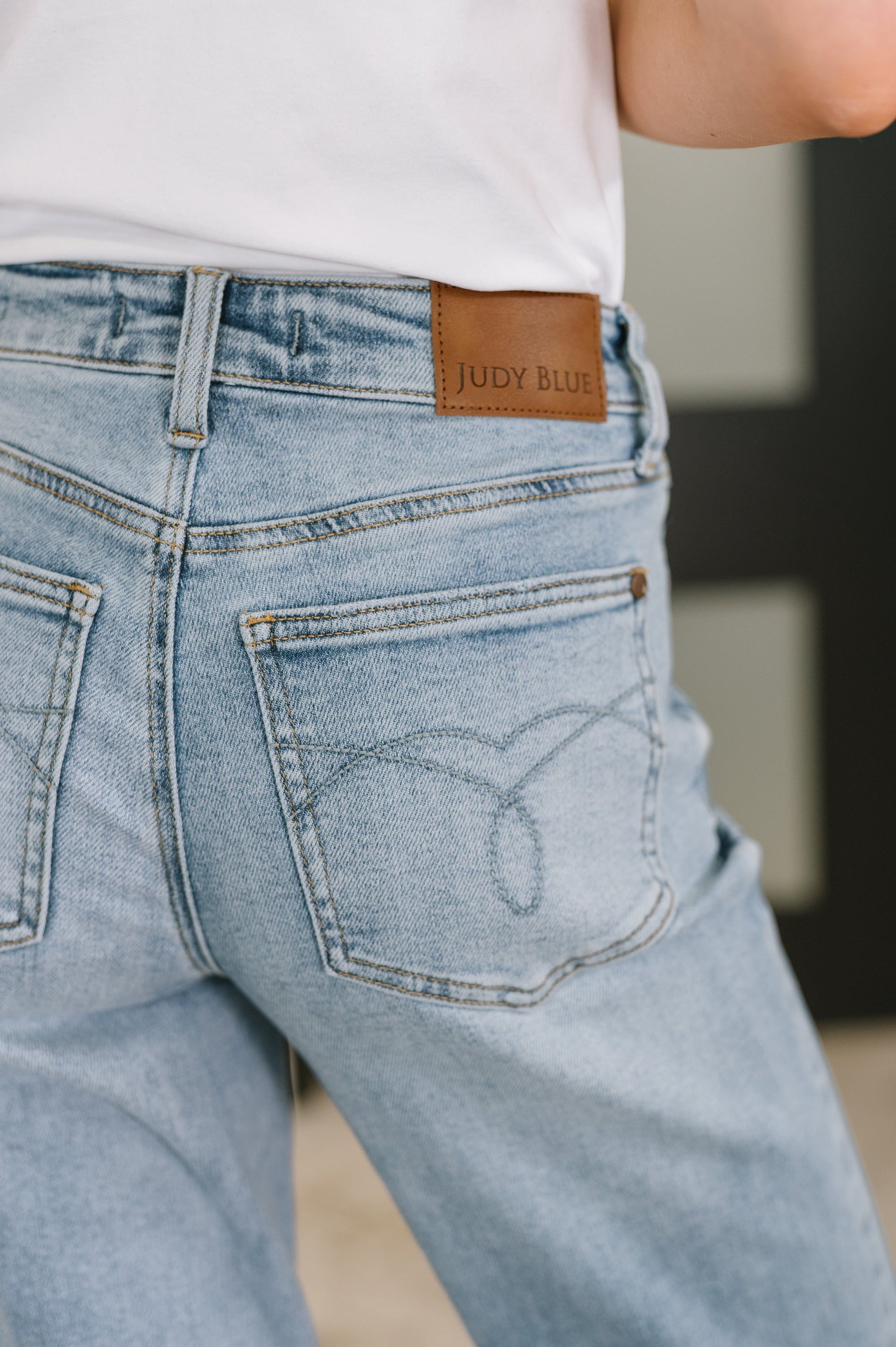 Judy Blue Heather Mid Rise Rigid Magic Straight (0-24)