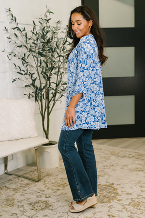 Lizzy Cardigan in Blue and White Floral (SM-3X)