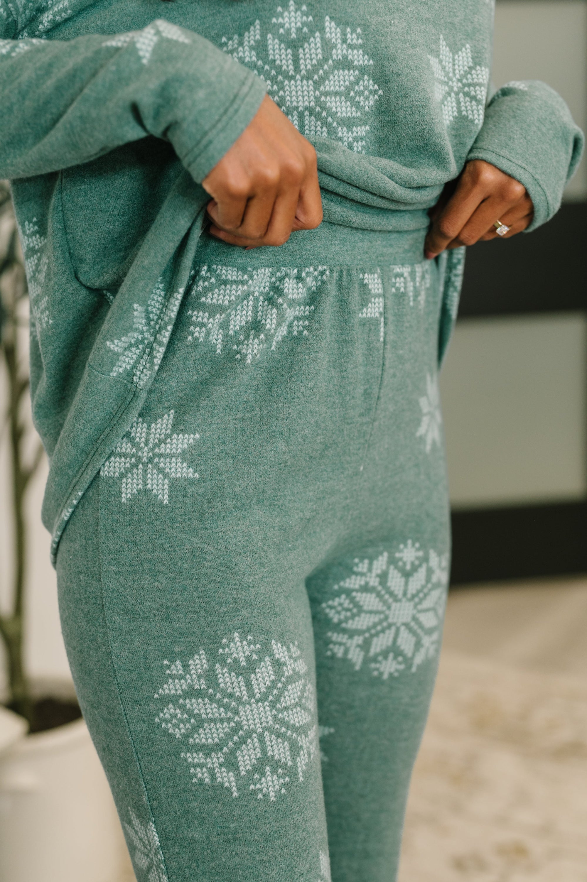 Snowflake Sniffles Pajama Set in Hunter Green (SM-3X)