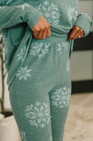 Snowflake Sniffles Pajama Set in Hunter Green (SM-3X)