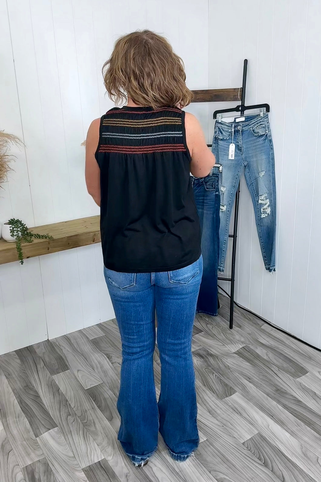 Black Color Stitch Vneck Flowy Tank (SM-XL)